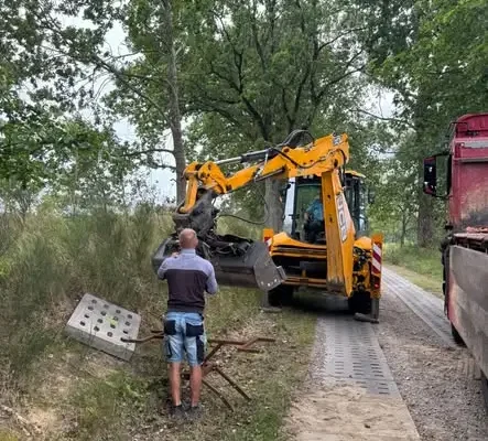 Rozpoczęto naprawę drogi w Batyniu – wymiana płyt Jumb w ramach gwarancji