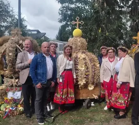 Sołectwo Łąkowo triumfuje w konkursie na najładniejszy wieniec dożynkowy
