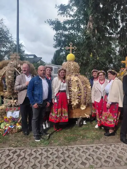 Sołectwo Łąkowo triumfuje w konkursie na najładniejszy wieniec dożynkowy