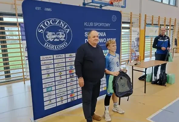 Młodzi siatkarze z Połczyna-Zdroju na turnieju w Darłowie