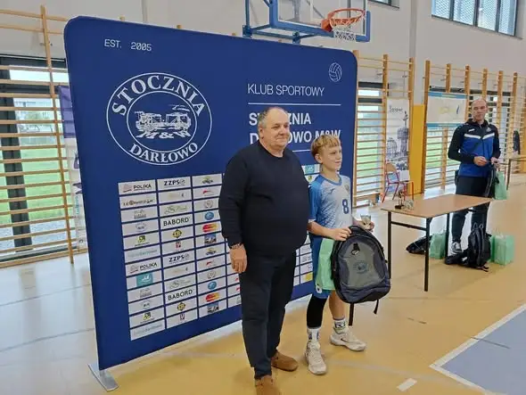 Młodzi siatkarze z Połczyna-Zdroju na turnieju w Darłowie