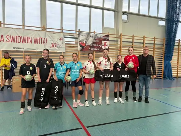 Turniej piłki ręcznej dziewcząt w Lekowie – sportowa rywalizacja i pasja