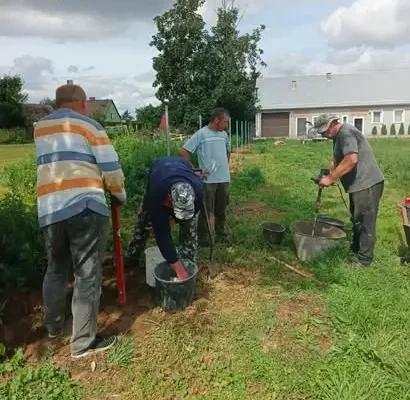 Mieszkańcy Batynia zagospodarowali teren przy świetlicy wiejskiej