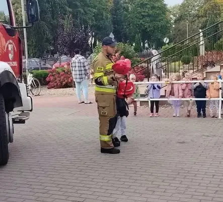 Strażacy z OSP odwiedzili przedszkolaków w Połczynie-Zdroju