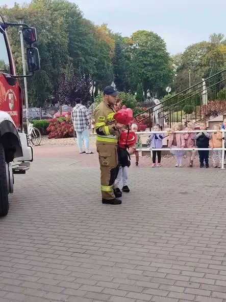 Strażacy z OSP odwiedzili przedszkolaków w Połczynie-Zdroju