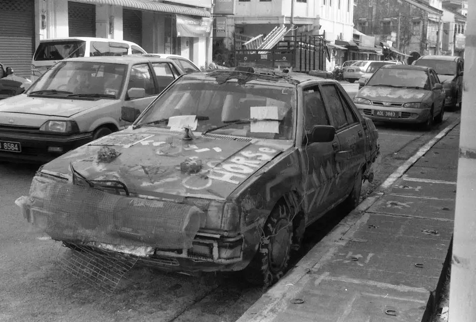 Zatrzymany 55-latek za uszkodzenie samochodu po przepuszczeniu na przejściu